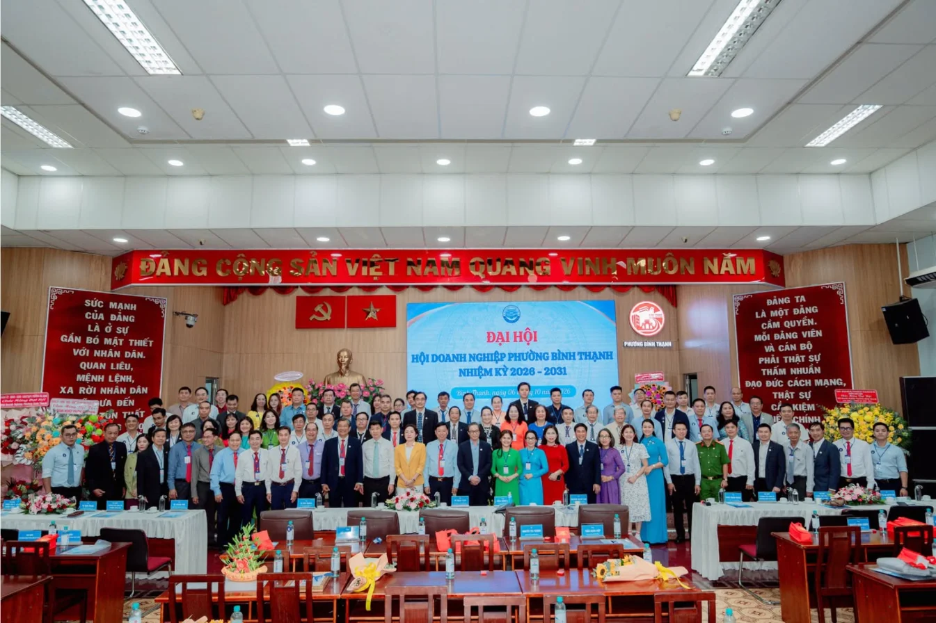Đại biểu chụp ảnh lưu niệm tại Đại hội Hội Doanh nghiệp phường Bình Thạnh nhiệm kỳ 2026 – 2031